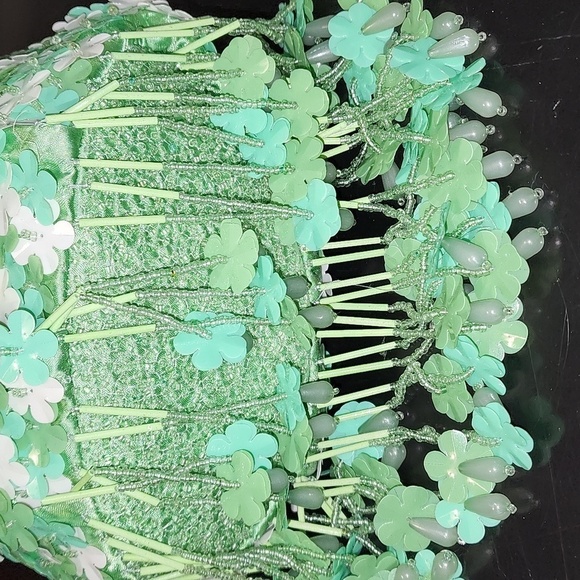 Handcrafted In India Green Flower Beaded Purse - Picture 7 of 7